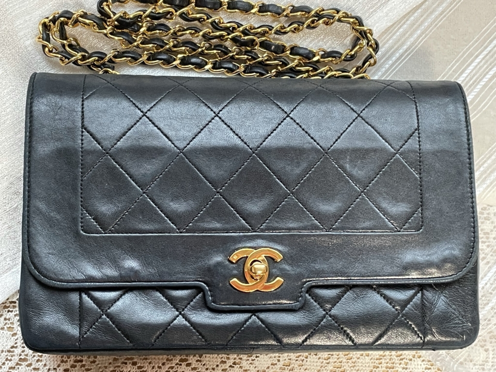 シャネル　マトラッセチェーンバッグ　正面（修復前）