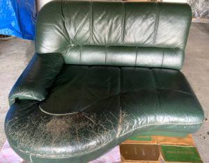 革張りのソファ　リペア前